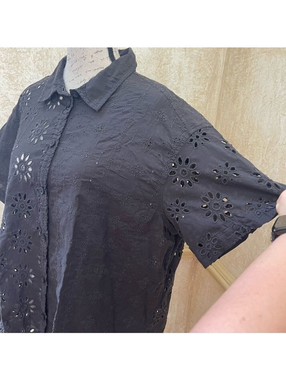 American Eagle Outfitters women’s black eyelet 100% cotton button down top Sz L - Picture 5 of 11